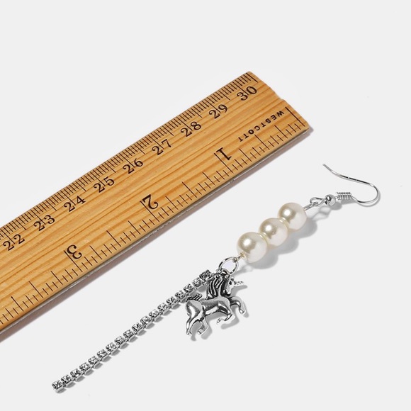 NWT Unicorn Pearl Dangle Earrings Gold 🦄 - Picture 8 of 8